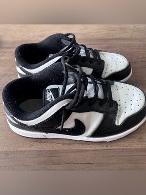 Nike Panda Dunks Kids Black and White Low-Top Sneakers